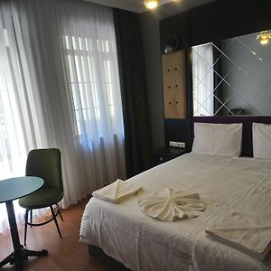 Royal Garden Suite And Hotel